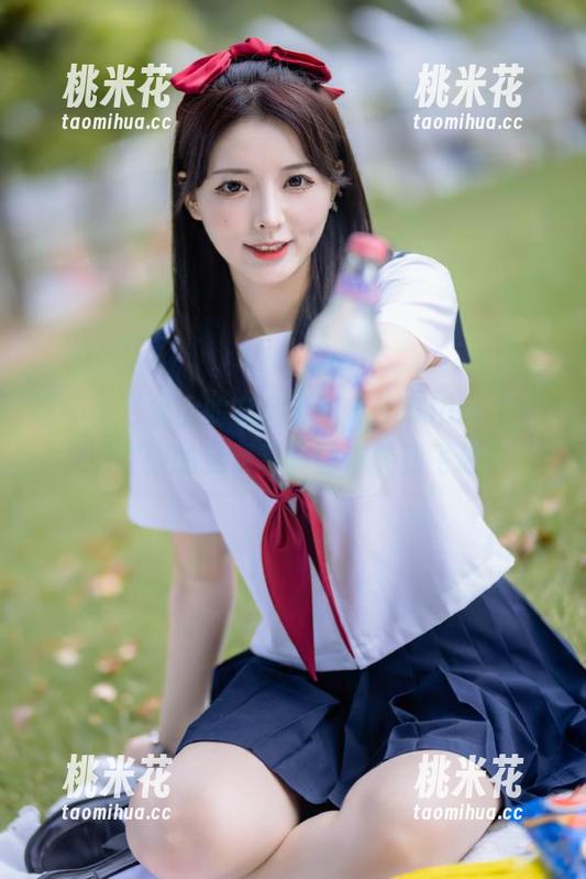 这不是飞机上的安全示范，HaNari (하나리)空姐的免费写真让你笑到飞起！